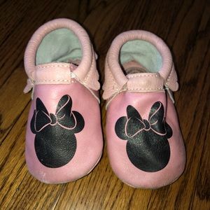 Freshly Picked Signature Minnie Moccs Size 7